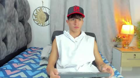 Snapshot of camilobass_ chatting on April 14, 2026, 1:44 am Camilo Bass online show from April 14, 2026, 1:44 am