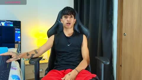 Snapshot of camilobass_ chatting on April 19, 2026, 8:22 pm Camilo Bass online show from April 19, 2026, 8:22 pm