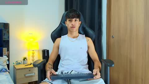 Snapshot of camilobass_ chatting on May 1, 2026, 10:47 pm Camilo Bass online show from May 1, 2026, 10:47 pm