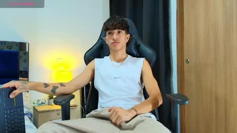 Snapshot of camilobass_ chatting on May 9, 2026, 12:49 am Camilo Bass online show from May 9, 2026, 12:49 am