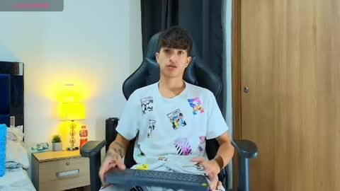 Snapshot of camilobass_ chatting on May 10, 2026, 1:22 am Camilo Bass online show from May 10, 2026, 1:22 am
