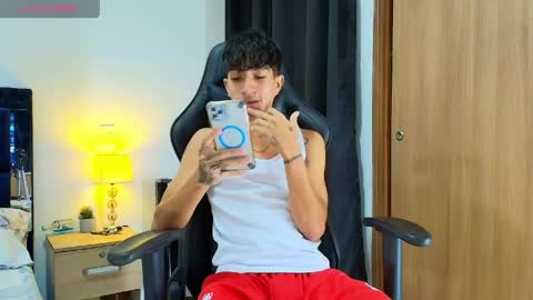 Snapshot of camilobass_ chatting on May 10, 2026, 8:03 pm Camilo Bass online show from May 10, 2026, 8:03 pm