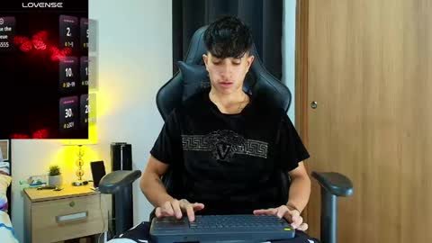 Snapshot of camilobass_ chatting on May 19, 2026, 12:49 am Camilo Bass online show from May 19, 2026, 12:49 am