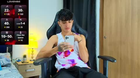 Snapshot of camilobass_ chatting on May 26, 2026, 1:12 am Camilo Bass online show from May 26, 2026, 1:12 am
