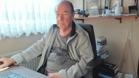 Snapshot of cammee chatting on December 18, 2024, 10:08 am Cammee online show from December 18, 2024, 10:08 am