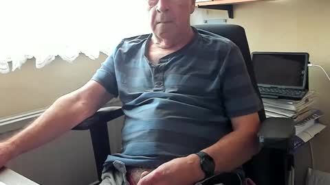 Snapshot of cammee chatting on December 14, 2025, 11:04 am Cammee online show from December 14, 2025, 11:04 am