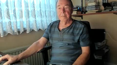 Snapshot of cammee chatting on December 19, 2025, 7:59 am Cammee online show from December 19, 2025, 7:59 am