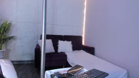 Camy online show from October 1, 2025, 11:49 am