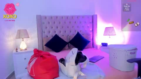 Candie  online show from November 16, 2025, 12:33 pm