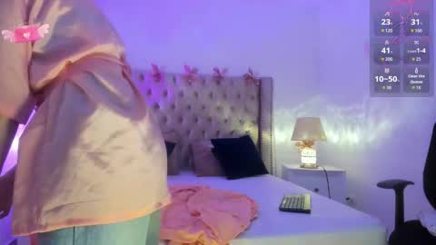 Candie  online show from March 25, 2026, 11:27 am