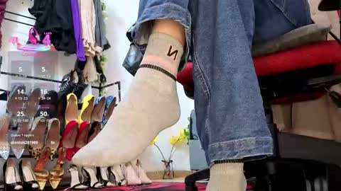 Candy FOLLOW ME online show from January 11, 2026, 11:37 am