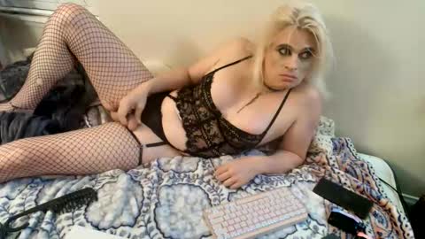 Snapshot of candy_girls_4_u chatting on May 30, 2026, 10:23 am ExtraCandy online show from May 30, 2026, 10:23 am