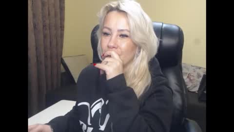 Snapshot of candy_hellenx chatting on January 13, 2026, 6:08 am candy_hellenx online show from January 13, 2026, 6:08 am