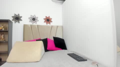 liss sophia online show from September 27, 2025, 12:04 am