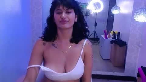 Candy online show from January 14, 2025, 10:44 pm