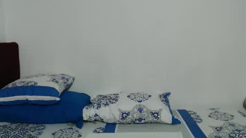 Snapshot of candy_mature_ chatting on April 19, 2026, 11:40 pm candy online show from April 19, 2026, 11:40 pm