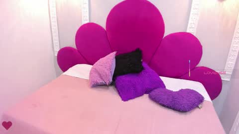 Candy  online show from February 22, 2025, 1:24 pm