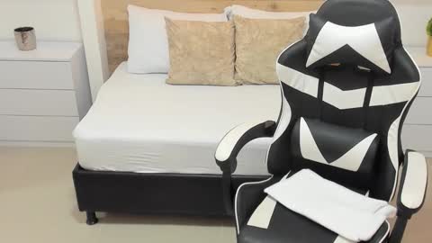 CANDY online show from October 14, 2025, 7:25 pm