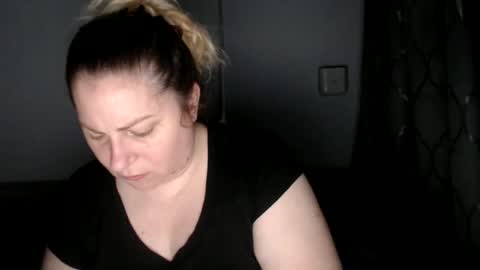 Laura online show from November 18, 2025, 1:04 pm