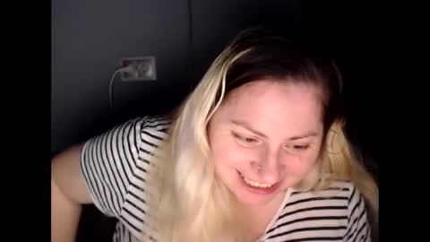 Laura online show from November 28, 2025, 1:14 pm