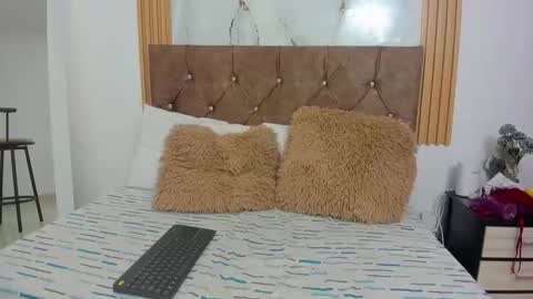 Snapshot of candyfox2606 chatting on February 14, 2026, 5:43 pm candyfox online show from February 14, 2026, 5:43 pm