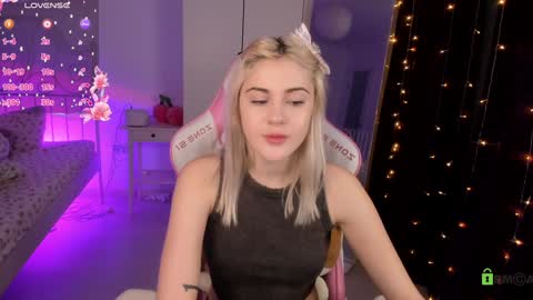 Snapshot of candyhannah chatting on December 8, 2024, 3:45 pm You can call me HH online show from December 8, 2024, 3:45 pm