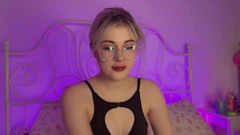 Snapshot of candyhannah chatting on December 16, 2025, 5:51 pm You can call me HH online show from December 16, 2025, 5:51 pm