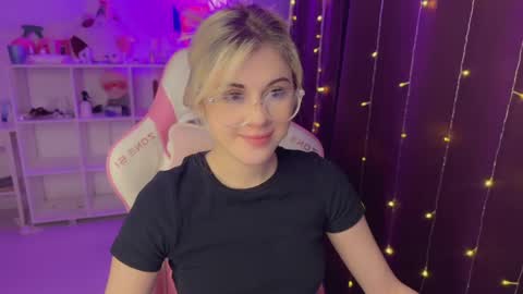 Snapshot of candyhannah chatting on December 17, 2025, 7:31 pm You can call me HH online show from December 17, 2025, 7:31 pm