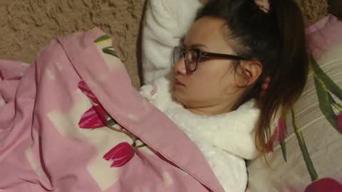 say meow and send tip  online show from December 10, 2024, 6:01 am