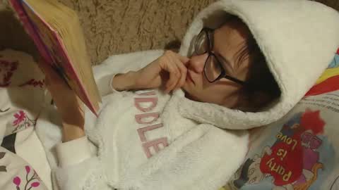 say meow and send tip  online show from February 24, 2025, 5:42 pm