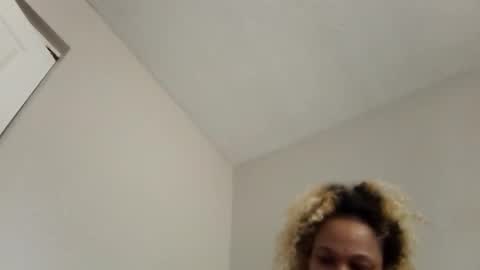 Snapshot of candyredxo2024 chatting on October 2, 2025, 2:13 pm candyredxo2024 online show from October 2, 2025, 2:13 pm
