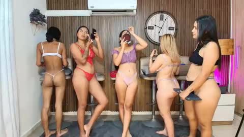 Snapshot of canelasquirtxxx chatting on October 2, 2025, 11:39 am Sara online show from October 2, 2025, 11:39 am