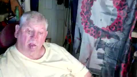 Snapshot of canoelicker69 chatting on April 24, 2026, 6:21 pm canoelicker69 online show from April 24, 2026, 6:21 pm