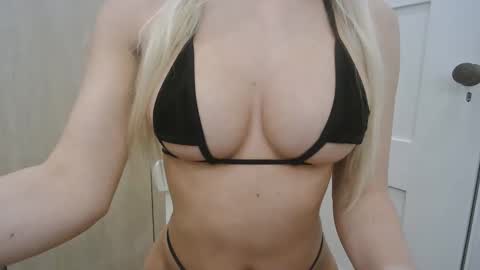 your queen online show from November 4, 2025, 4:50 pm