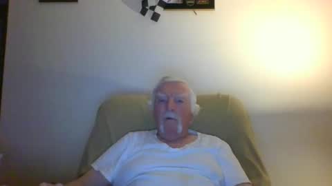 Snapshot of capecod21 chatting on January 19, 2025, 11:56 am capecod21 online show from January 19, 2025, 11:56 am