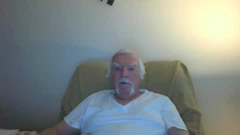 Snapshot of capecod21 chatting on February 8, 2025, 12:39 pm capecod21 online show from February 8, 2025, 12:39 pm