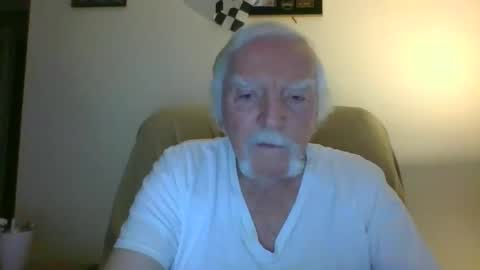 Snapshot of capecod21 chatting on February 14, 2025, 11:42 am capecod21 online show from February 14, 2025, 11:42 am