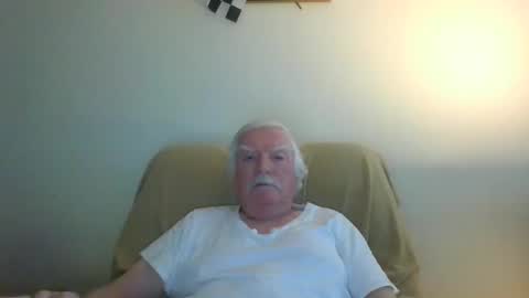 Snapshot of capecod21 chatting on March 1, 2025, 12:23 pm capecod21 online show from March 1, 2025, 12:23 pm