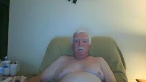 Snapshot of capecod21 chatting on October 12, 2025, 12:04 pm capecod21 online show from October 12, 2025, 12:04 pm
