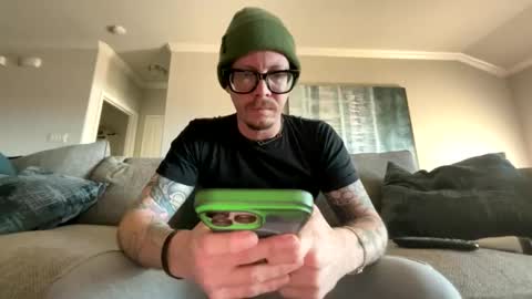 Snapshot of captaincumgun chatting on February 5, 2026, 7:51 pm Captaincumgun online show from February 5, 2026, 7:51 pm