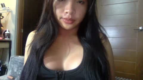 Yumi Aera online show from June 27, 2026, 9:25 am