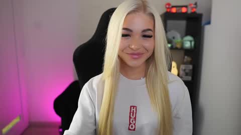 Snapshot of caramell_angel chatting on November 24, 2025, 2:39 pm Camilla online show from November 24, 2025, 2:39 pm