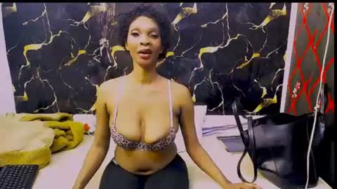 Snapshot of caramelminxx_ chatting on June 15, 2026, 8:05 am caramelminxx_ online show from June 15, 2026, 8:05 am