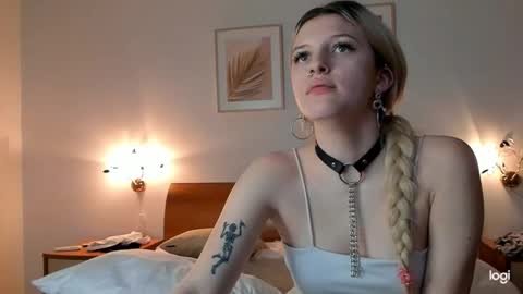 Snapshot of caressyourself chatting on January 12, 2025, 5:22 pm caressyourself online show from January 12, 2025, 5:22 pm