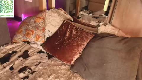 Snapshot of caressyourself chatting on October 13, 2025, 6:46 am caressyourself online show from October 13, 2025, 6:46 am