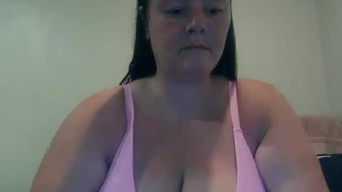carinabro10 online show from November 4, 2025, 4:22 am
