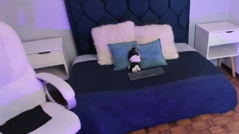 Snapshot of carinasommers chatting on November 1, 2025, 10:45 pm CARINA online show from November 1, 2025, 10:45 pm