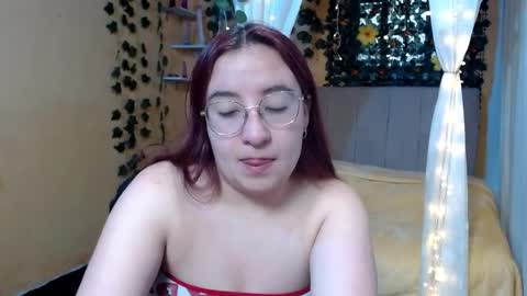 carla_999 online show from April 7, 2026, 1:22 pm