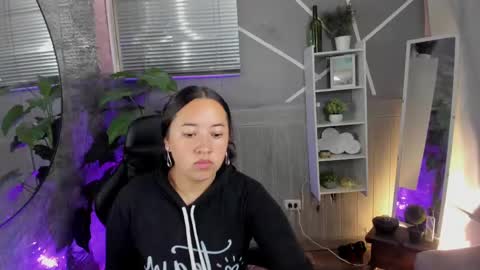Snapshot of carla_parissii chatting on January 29, 2025, 12:45 pm Carla online show from January 29, 2025, 12:45 pm