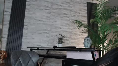 Snapshot of carla_parissii chatting on February 15, 2025, 4:56 pm Carla online show from February 15, 2025, 4:56 pm